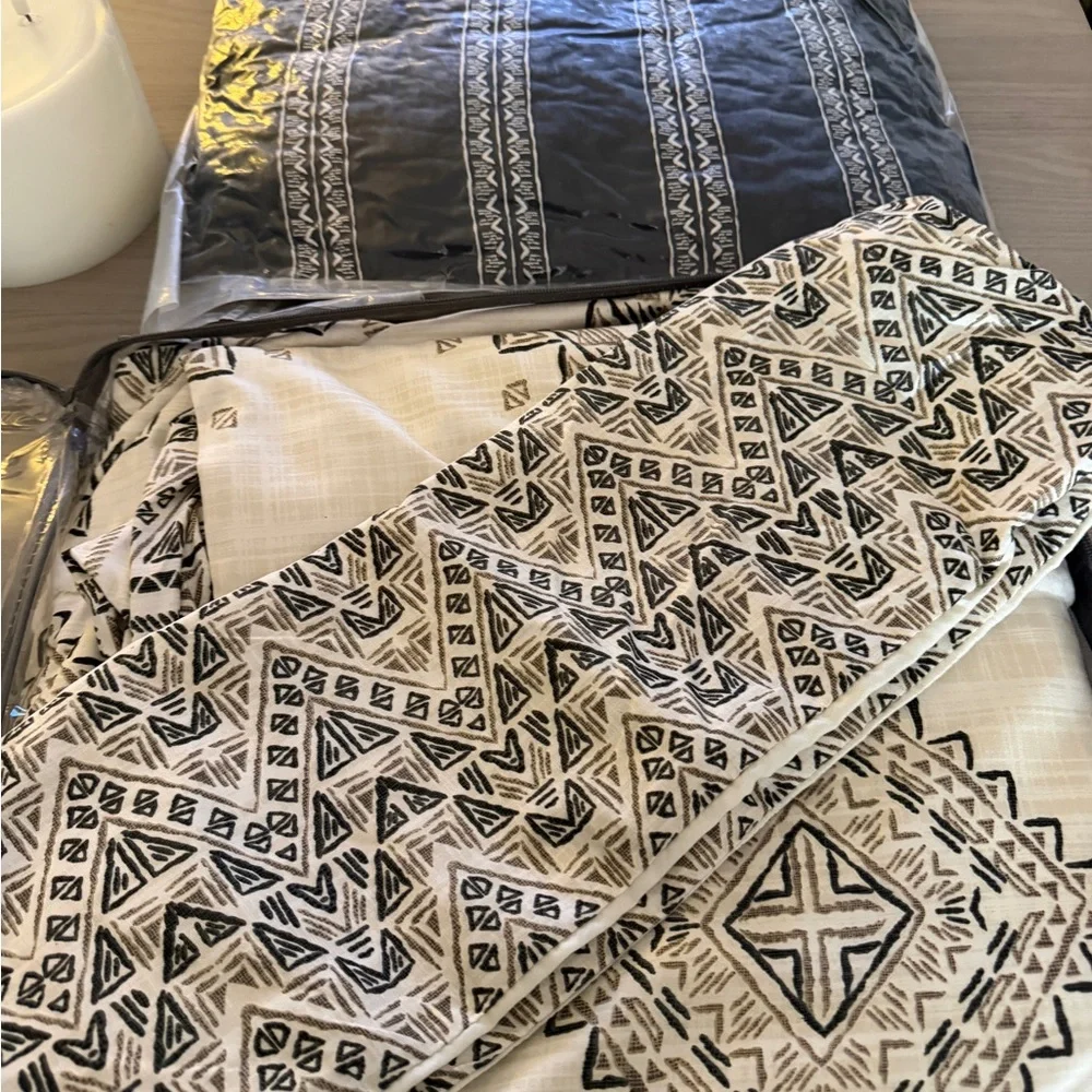 Madison Park Cream and Gray Comforter Set